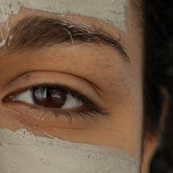 Dlaczego peeling kwasem migdałowym jest tak popularny